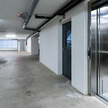 Tres Fenestras - Private Parking