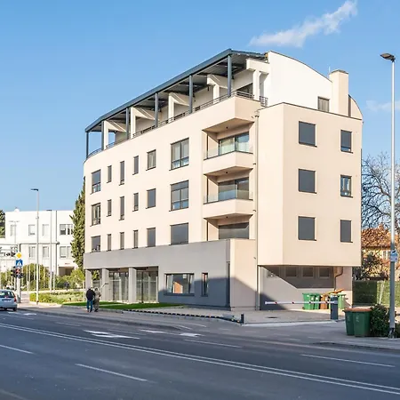 Tres Fenestras - Private Parking Zadar