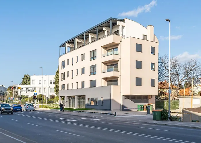 Tres Fenestras - Private Parking Zadar